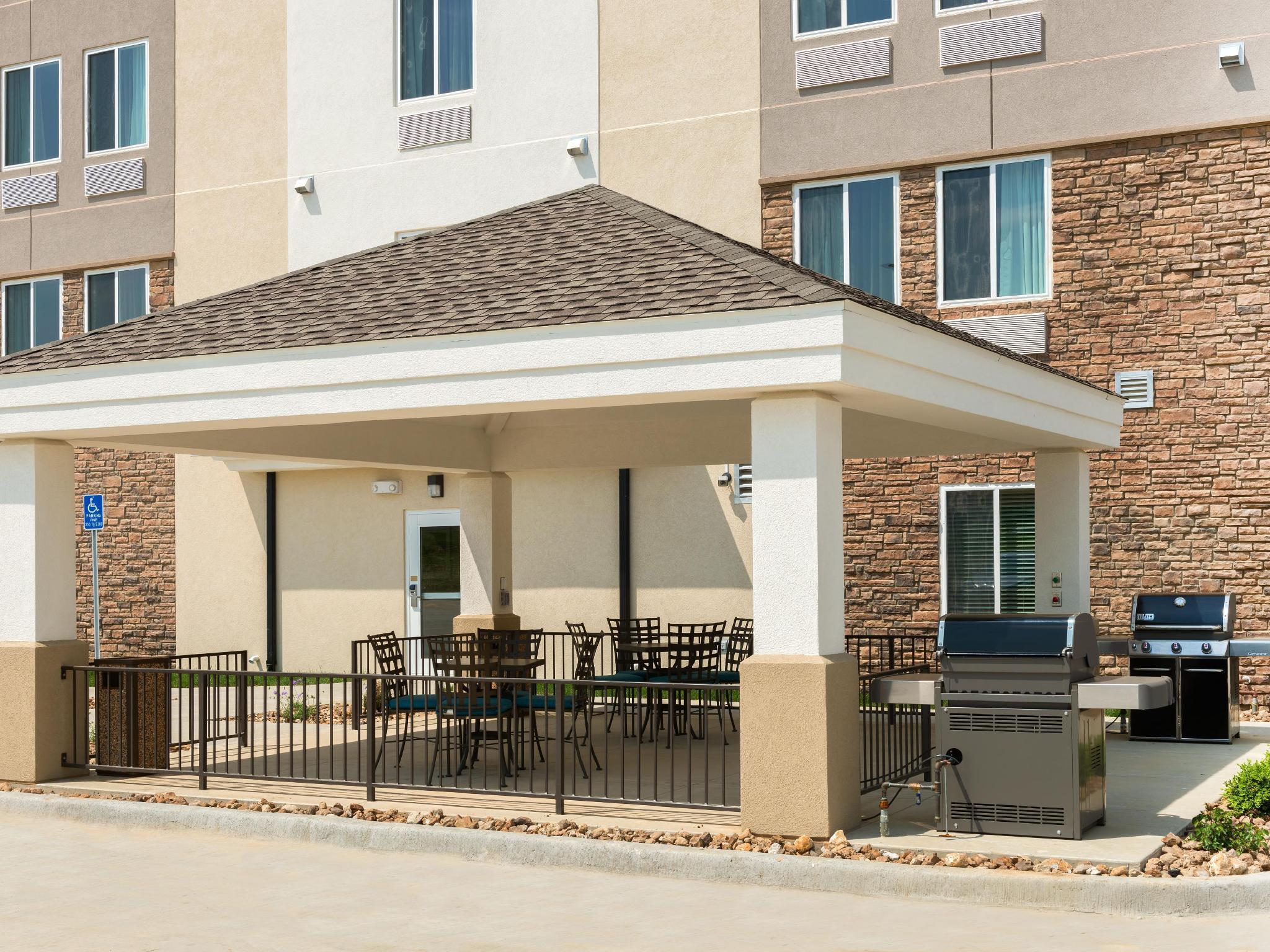 Candlewood Suites Columbia Hwy 63 & I-70 By Ihg Екстер'єр фото